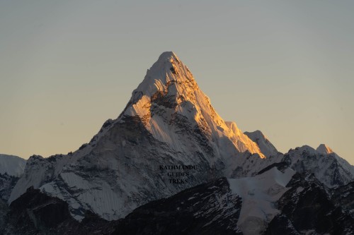 Ascension de l'Ama Dablam à 6812 metres et de l'Island Peak a 6189 metres au Nepal