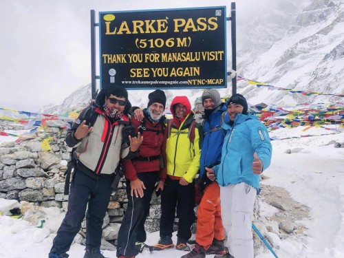 Tour du Manaslu trek et col de Larkya pass 5135m